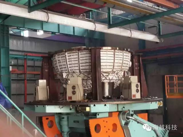 封頭預熱和消氫處理  封頭直徑2000mm，厚100mm  預熱150攝氏度，消氫320攝氏度  加熱工裝形式：采用感應加熱電纜沿工件外圍均勻纏繞。  加熱時間：預熱30~40分鐘，消氫2~3小時